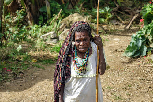 Indonesia. Papua Baliem Valley Trekking. An elder Papua woman in Baligama