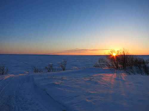 Coucher de soleil Arctique sur lac Jimmy