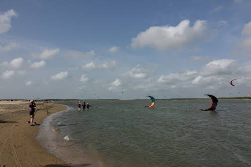 Sri. Lanka Kalpitiya Kiteboarding. Learning how to kite in Kalpitiya Lagoon.