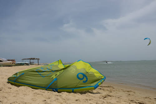 Sri. Lanka Kalpitiya Kiteboarding. Loving our F-One Bandit Kites & Best Board