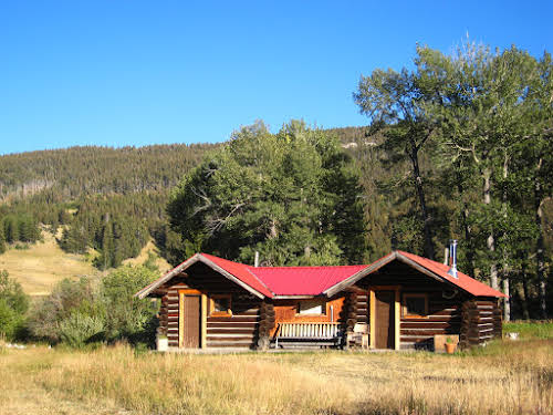 A Week as a Cowgirl Horseback Riding in Montana Ranch // Our log cabin at Sweet Grass Ranch