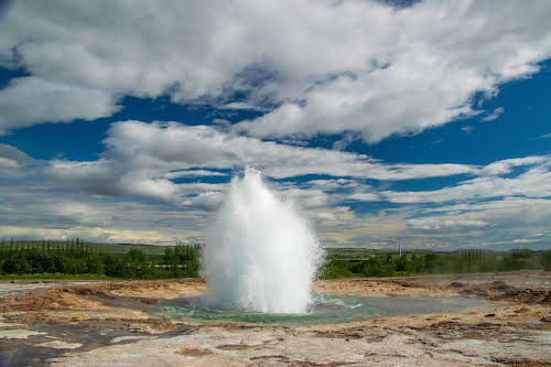 Adventurous Things to Do in Iceland in the Summer // Geothermal Activities and Geysers