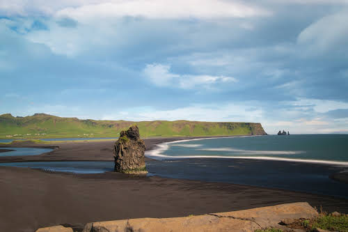 Adventurous Things to Do in Iceland in the Summer // Reynisfjara Black Sand Beach