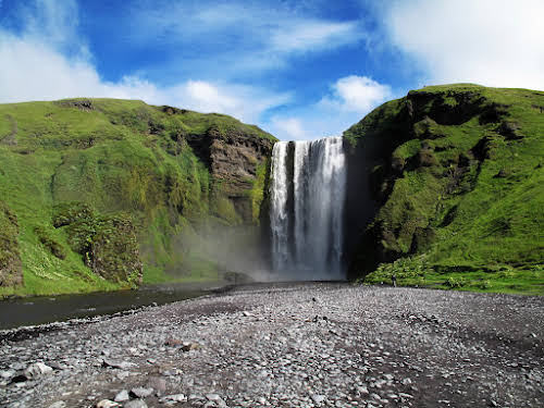 Adventurous Things to Do in Iceland in the Summer // Skogafoss Waterfall