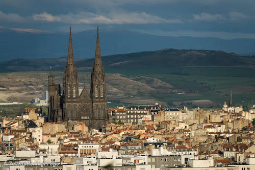 Clermont-Ferrand Cathedral: Dark, Gothic, and Imposing // Standing over the city