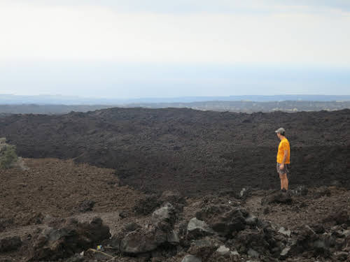 Hawaii Itinerary 10 Days: Best Things to Do on the Big Island // Hiking in Volcanoes National Park