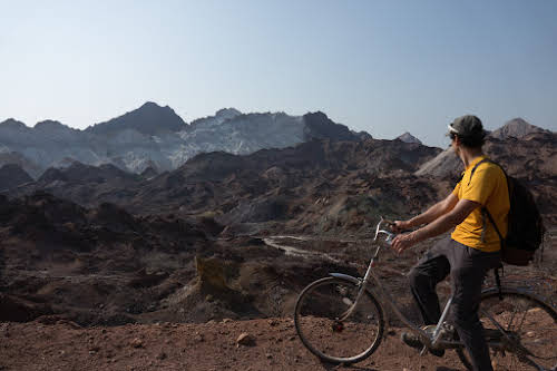 Hormuz Island Guide: Travel Tips & Things To See // Crossing Hormuz Island by Bike