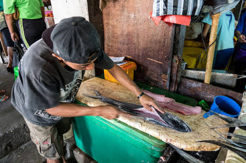 Indonesia. Bali Cooking Class. Jimbaran Fish Market - Fish preparation