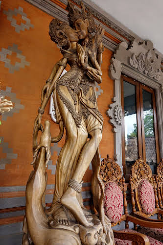 Indonesia. Crafts . Chairs and statues for the house