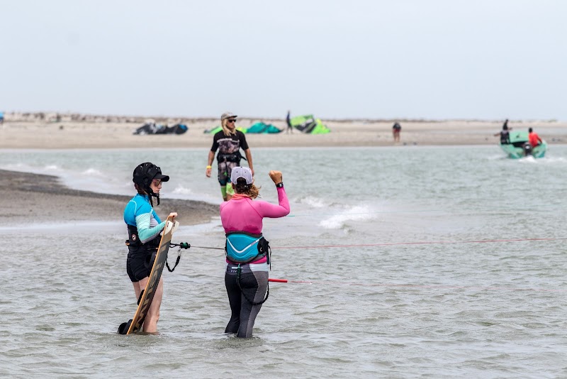 Sri. Lanka Mannar Kiteboarding. Learning to Kitesurf in Mannar