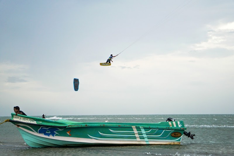 Sri. Lanka Mannar Kiteboarding. Time to try new trick - Safety boat on the ready