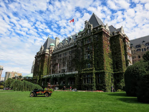 Things to Know about Canada: Travel Tips & Itinerary Suggestions // Empress Hotel, Victoria, Vancouver Island