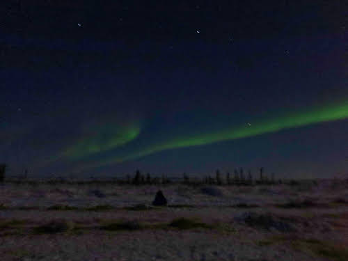 Things to Know about Canada: Travel Tips & Itinerary Suggestions // Northern Lights around Inuvik