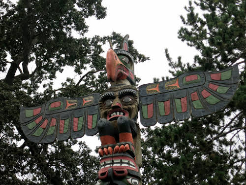 Things to Know about Canada: Travel Tips & Itinerary Suggestions // Royal BC Museum Totem Pole, Victoria, Vancouver Island