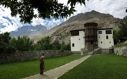 Travel Guide to the Hushe Valley // Khaplu Palace