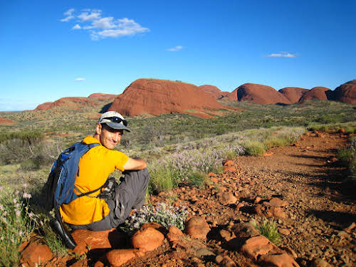 Travel in Australia on a Budget: How to Save Money While Traveling Down Under // Hiking in Kata Tjuta