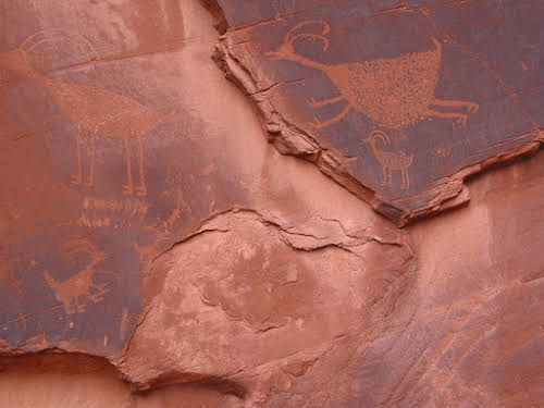 Visiting Monument Valley: How to Experience the Sacred Grounds of the Navajos // Ancient Petroglyphs