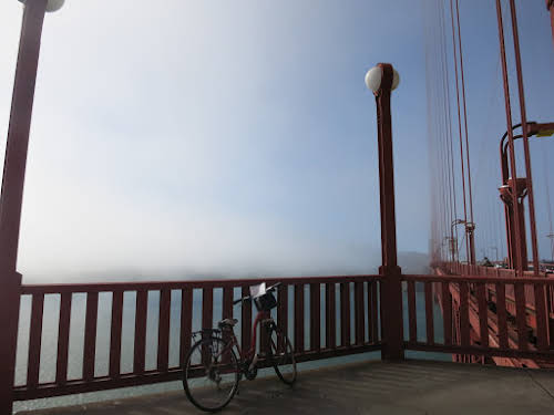 West Coast USA Road Trip Itinerary // Biking over the Golden Gate Bridge