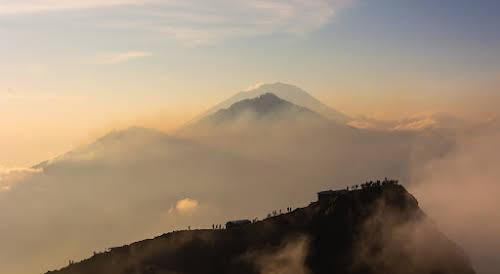 What It’s Really Like To Hike Mt. Batur: The Ultimate Guide // Sunrise hike - Mt Batur Bali Photo: Aldi Wahid Pixabay