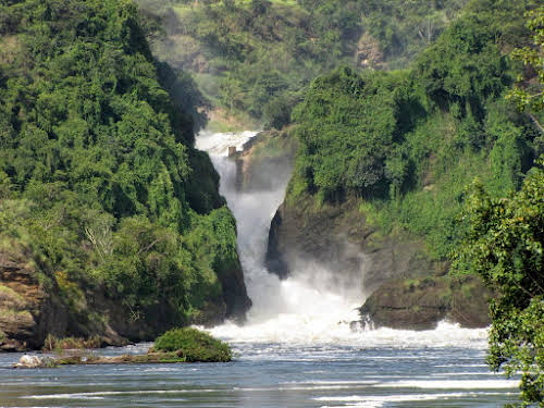 Why Travel to Uganda: Places to Visit & Things to See // Murchison Falls - Photo Credit: Irene Kooiker - Pixabay Free for commercial use-No attribution required