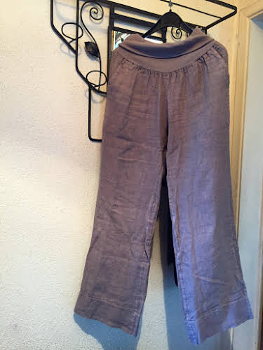 Women’s Travel Clothing for Hot Climates // Linen Pant