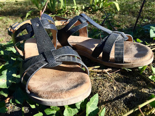 Women’s Travel Clothing for Hot Climates // Summer Sandals